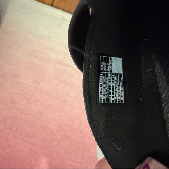 UGG Clogs - Picture 4 of 5